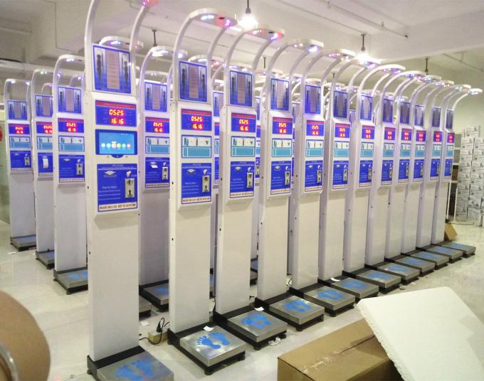 Ψηφιακή ζυγίζοντας μηχανή πώλησης συσκευών ανάλυσης BMI για το νοσοκομείο