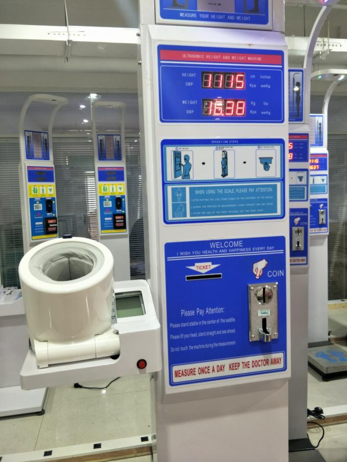 Ψηφιακός χρησιμοποιημένος νόμισμα ζυγός βάρους ύψους με τη μηχανή πίεσης του αίματος
